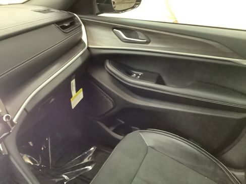 New 2026 Jeep Grand Cherokee L 4WD image 23