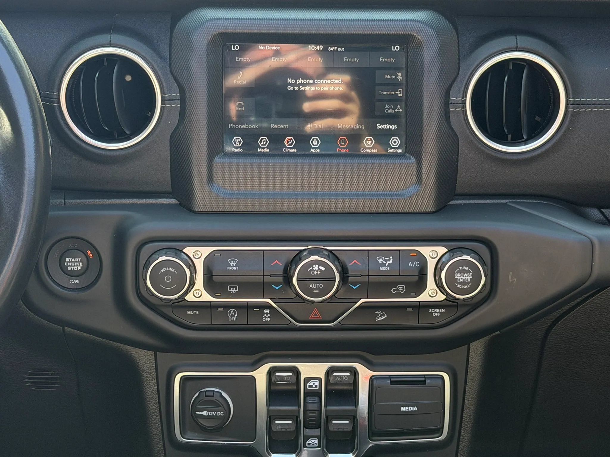 Used 2019 Jeep Wrangler Unlimited Sahara w/ LED Lighting Group AWD/4WD image 14