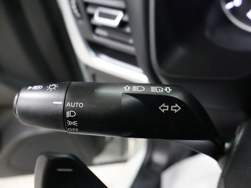 Used 2023 Nissan Rogue S image 35