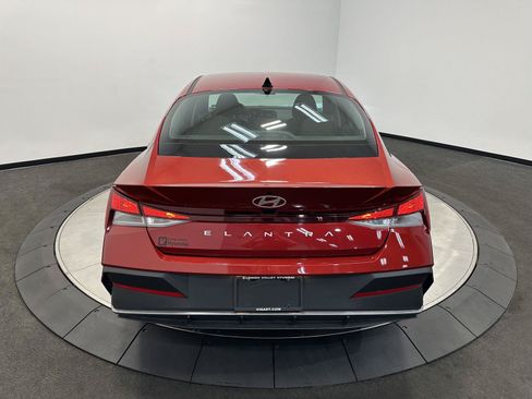 Certified 2024 Hyundai Elantra SE FWD image 6
