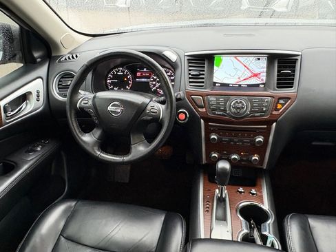 Used 2019 Nissan Pathfinder Platinum image 15
