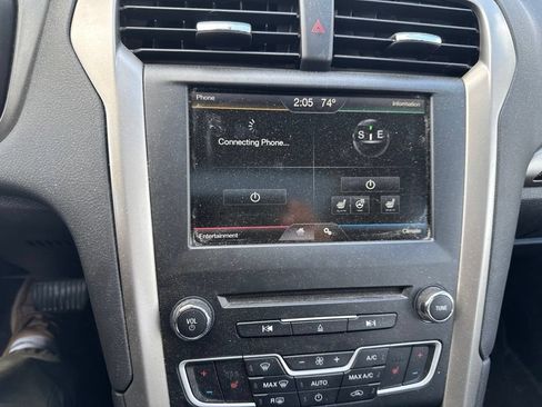 Used 2016 Ford Fusion SE w/ Equipment Group 202A FWD image 10