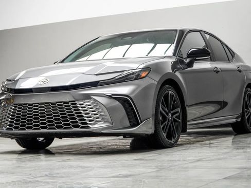 Used 2025 Toyota Camry XSE FWD image 9