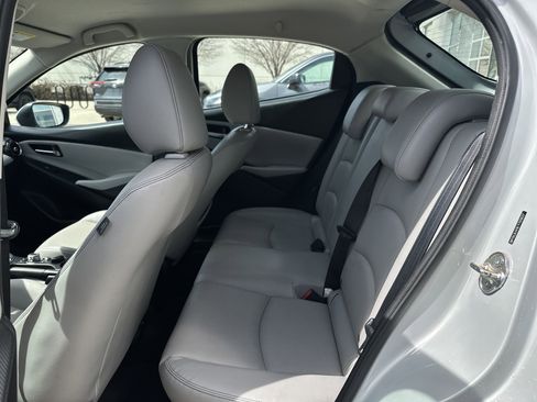 Used 2020 Toyota Yaris XLE image 29