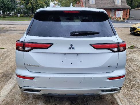 Used 2024 Mitsubishi Outlander SE image 8