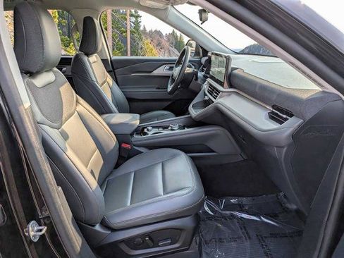 Certified 2025 Ford Explorer Active w/ Active Comfort Package AWD/4WD image 17