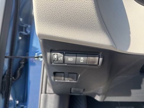 Used 2026 Toyota Corolla Cross LE image 24