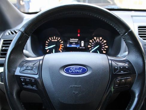 Used 2019 Ford Explorer XLT image 26