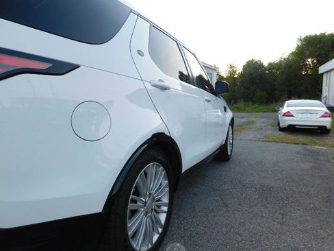 Used 2018 Land Rover Discovery HSE Luxury image 35