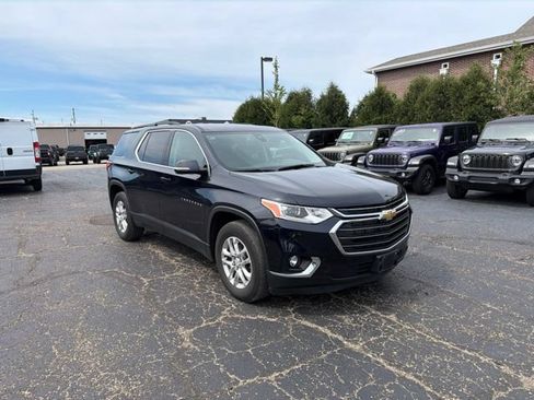 Used 2020 Chevrolet Traverse LT w/ Driver Confidence II Package AWD/4WD image 2