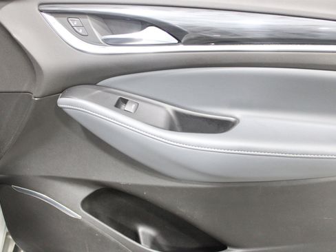 Used 2021 Buick Enclave Essence FWD image 27