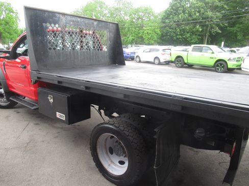 Used 2017 Ford F550 2WD Regular Cab Super Duty image 12