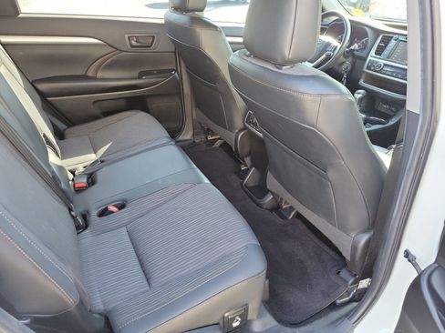 Used 2019 Toyota Highlander Plus FWD image 29