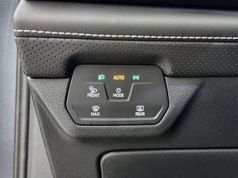 Certified 2025 Volkswagen Atlas SE AWD/4WD image 11