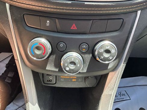 Used 2020 Chevrolet Trax LS AWD/4WD image 23