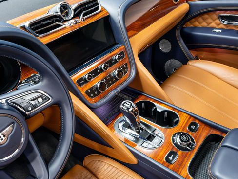 Used 2021 Bentley Bentayga w/ First Edition Specification AWD/4WD image 79