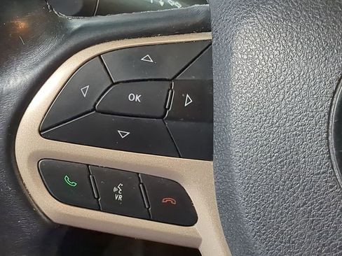 Used 2017 Jeep Cherokee Latitude w/ Comfort/Convenience Group AWD/4WD image 29