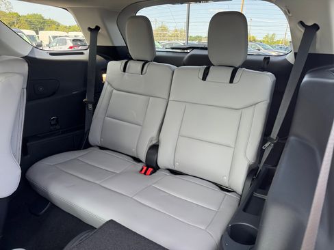 New 2025 Ford Explorer Active w/ Active Comfort Package image 31