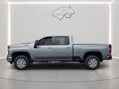 Used 2024 Chevrolet Silverado 2500 LT w/ Convenience Package AWD/4WD image 2
