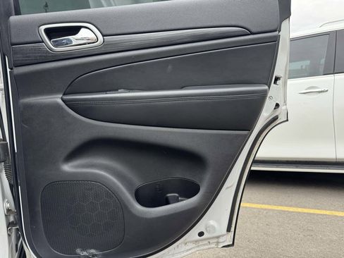 Used 2019 Jeep Grand Cherokee Laredo w/ Security & Convenience Group image 32