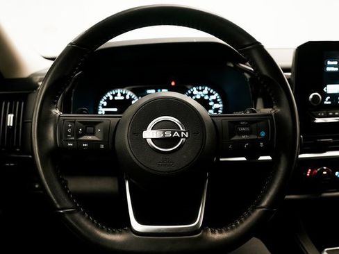 Used 2025 Nissan Pathfinder SV image 23