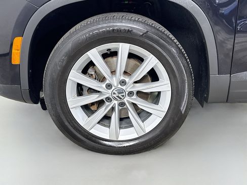 Used 2017 Volkswagen Tiguan S image 38