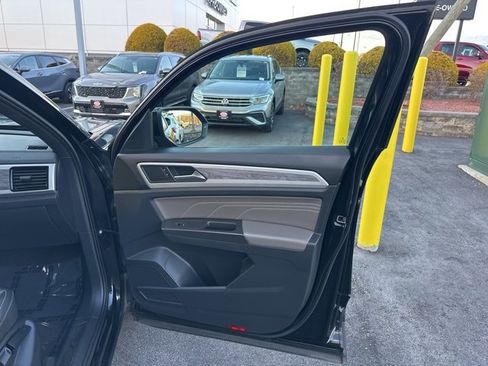 Used 2022 Volkswagen Atlas Cross Sport SE image 37