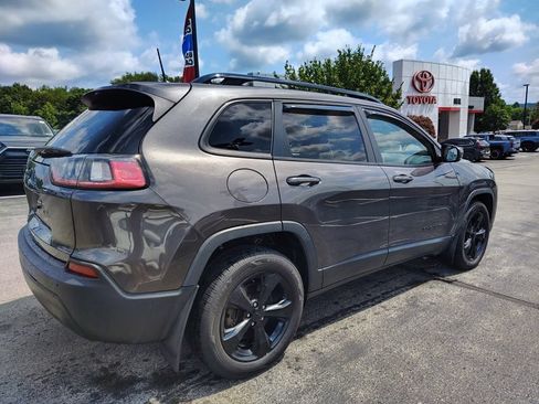 Used 2019 Jeep Cherokee Latitude Plus AWD/4WD image 4