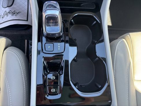 Certified 2026 Volvo XC40 B5 Plus AWD/4WD image 24