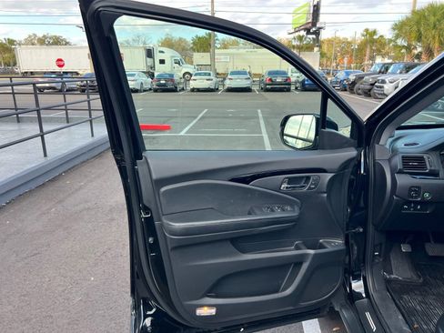 Used 2019 Honda Pilot Touring image 21