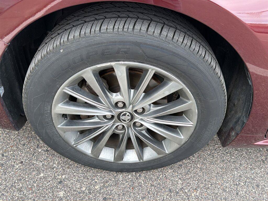 Used 2016 Toyota Avalon Limited w/ Toyota Safety Sense Package FWD image 28