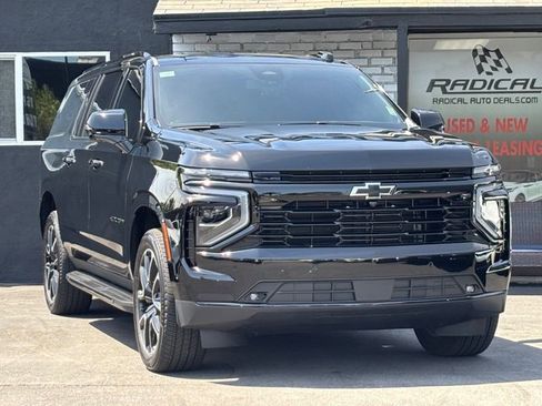 Used 2025 Chevrolet Suburban RST w/ Comfort Package AWD/4WD image 1