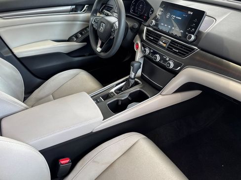 Used 2018 Honda Accord LX image 19