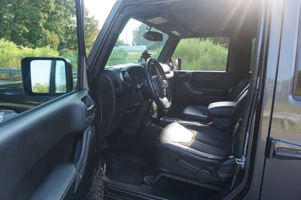 Used 2018 Jeep Wrangler Unlimited Sport AWD/4WD image 2