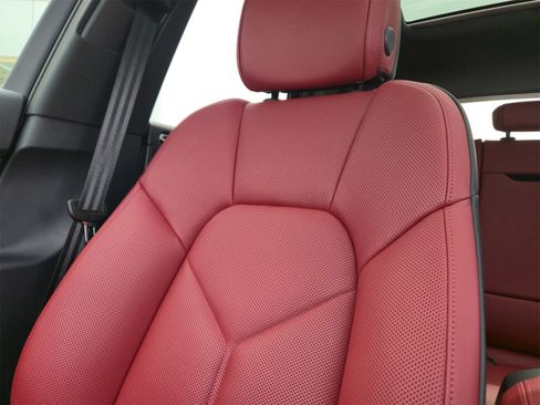 New 2025 Porsche Macan image 30