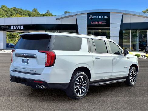 Used 2022 GMC Yukon XL AT4 image 4