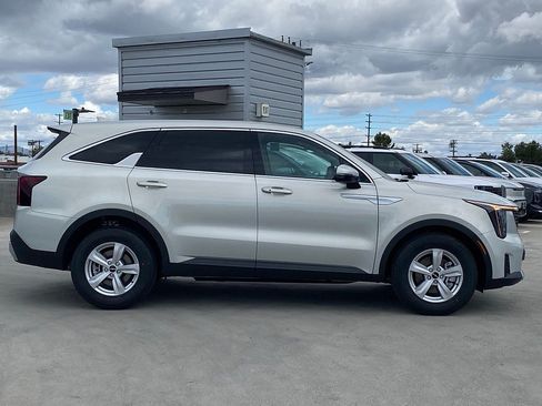 New 2026 Kia Sorento LX FWD image 2