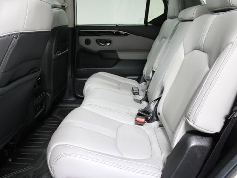 Used 2025 Honda Pilot Touring image 22