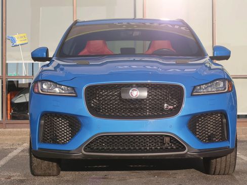 Used 2019 Jaguar F-PACE SVR image 2