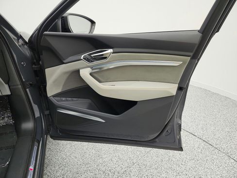 Used 2024 Audi Q8 e-tron Prestige w/ Prestige Package image 31