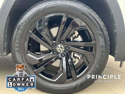 Certified 2023 Volkswagen Atlas SE w/ Black Wheel Package FWD image 4