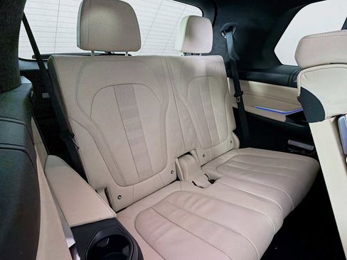 Used 2022 BMW X7 xDrive40i w/ M Sport Package image 26