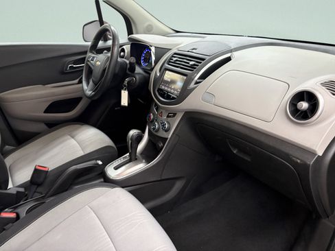 Used 2016 Chevrolet Trax LT w/ LT Sun and Sound Package FWD image 19
