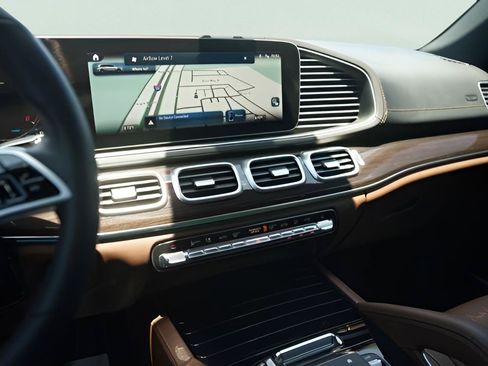 Used 2025 Mercedes-Benz GLS 450 4MATIC image 29