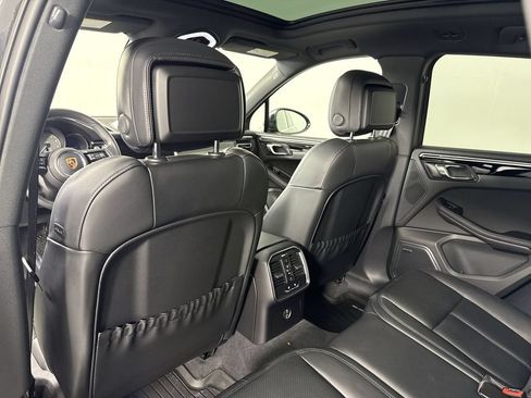 Certified 2024 Porsche Macan S AWD/4WD image 26