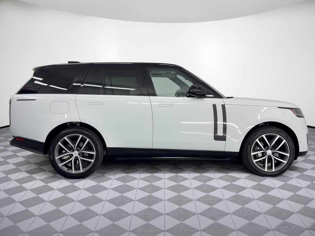 Used 2025 Land Rover Range Rover SE AWD/4WD image 8
