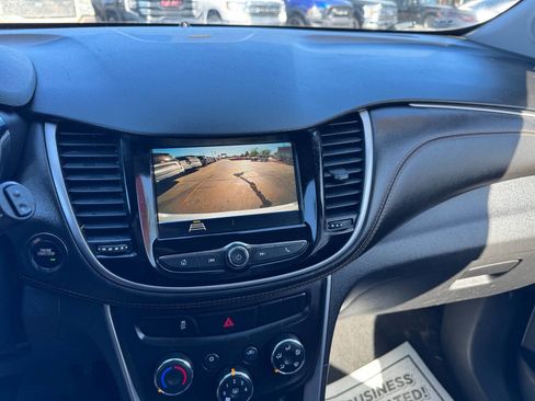 Used 2019 Chevrolet Trax LT w/ LT Convenience Package AWD/4WD image 17