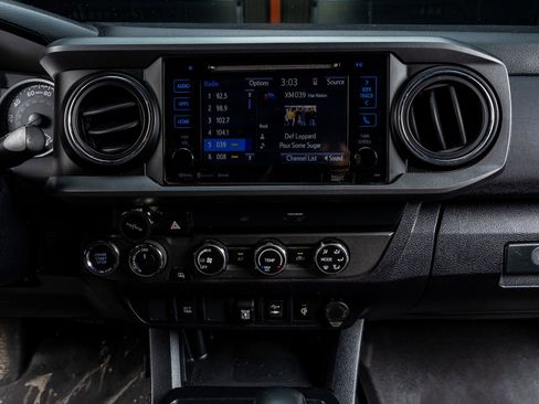 Used 2019 Toyota Tacoma TRD Off-Road image 23