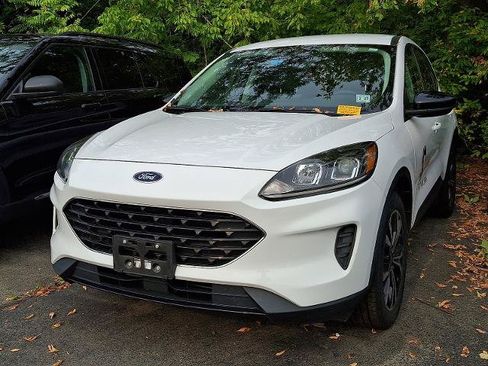 Certified 2022 Ford Escape SE w/ SE Sport Appearance Package AWD/4WD image 3