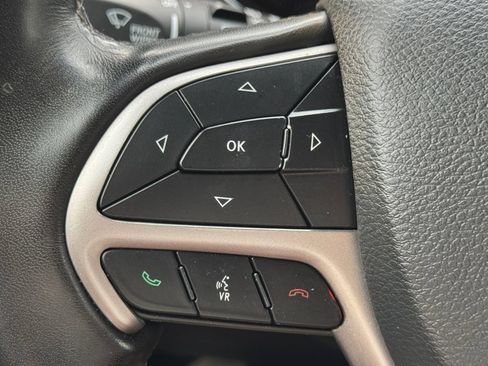 Certified 2022 Jeep Grand Cherokee Laredo X AWD/4WD image 35